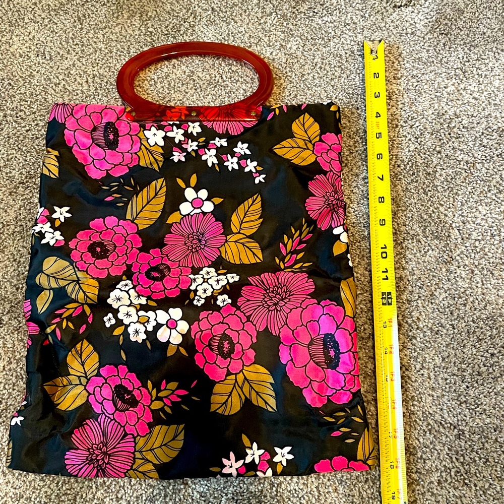 Vintage adjustable bag with bake lite handle.